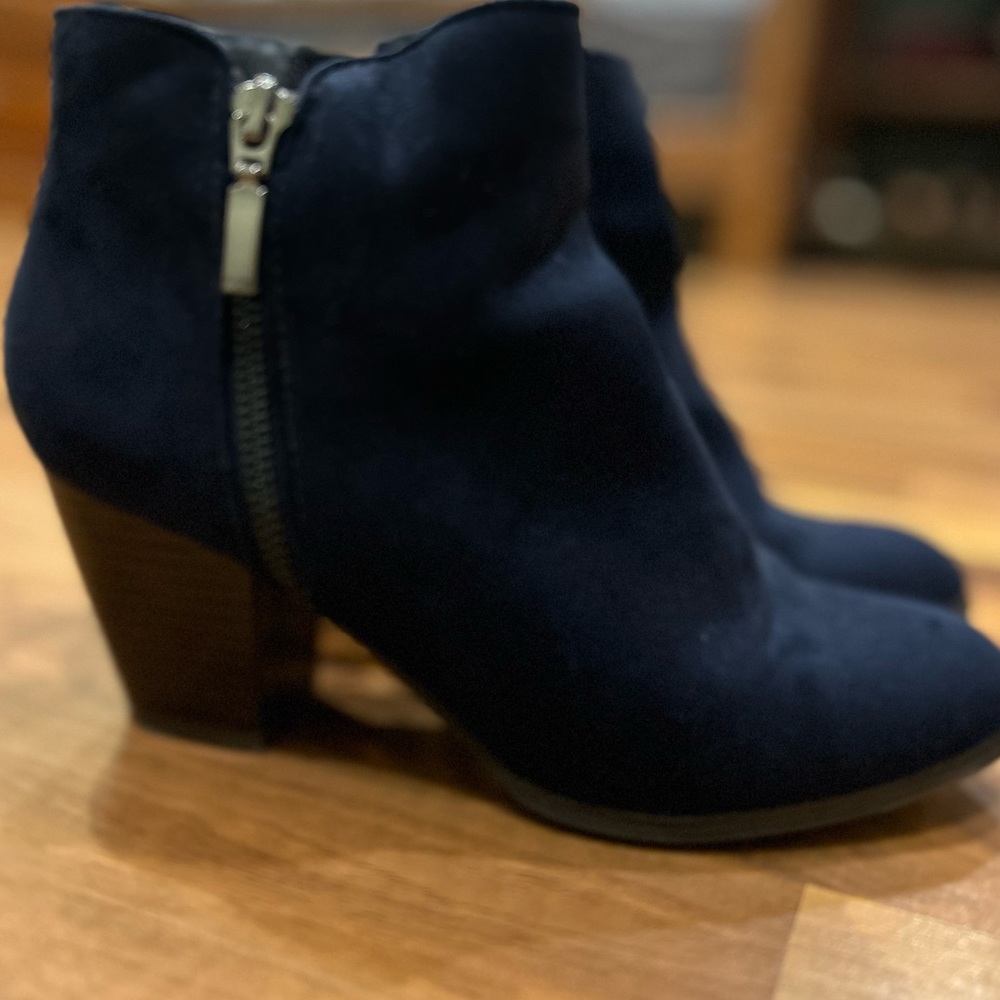 Blue suede Booties